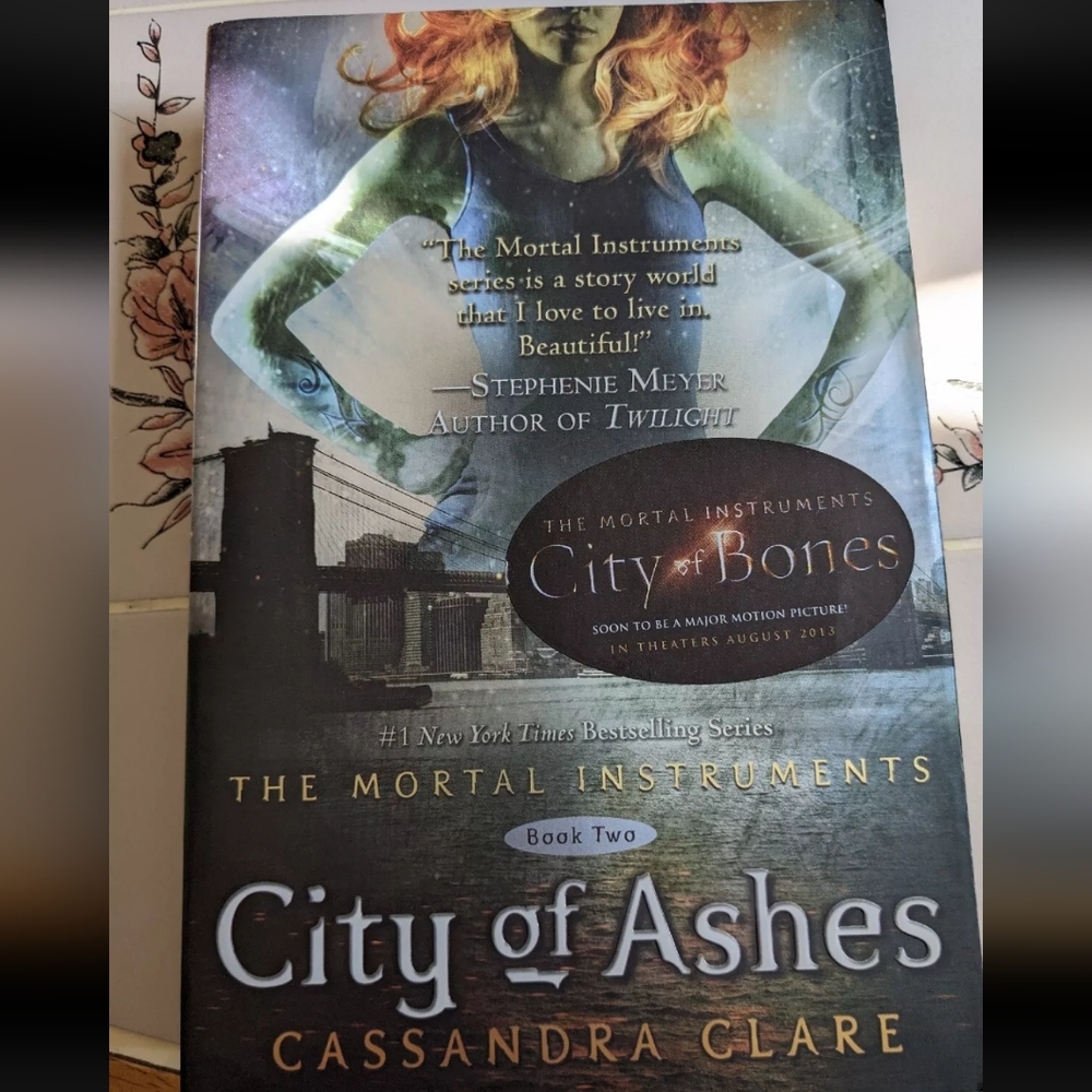 City of Ashes : The Mortal Instruments 2 by Cassandra Clare Paperback Book
